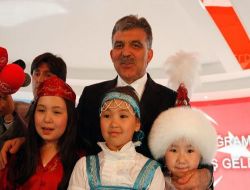 Cumhurbaşkanı Gül, Kazakistan'da Türk Okulu'nu Ziyaret Etti!