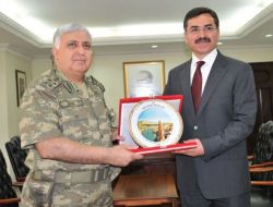 Orgeneral Necdet Özel Vali Turhan'ı Ziyaret Etti