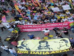 Darbe Karşıtı Eylem Yapan Genç Siviller CHP'yi Pdotesto Etti!