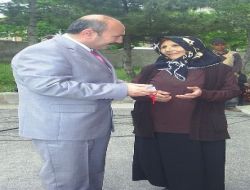 70 Yaşındaki Ninenin Okuma Yazma Azmi