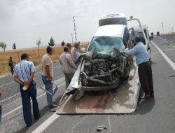Mardin'de Trafik Kazası:2 Ölü 2 Yaralı