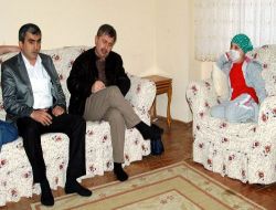 Milletvekili Özkan Lösemi Hastası Sarı'yı Ziyaret Etti