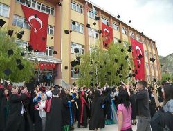 Narman Myo 13. Dönem Mezunlarını Verdi