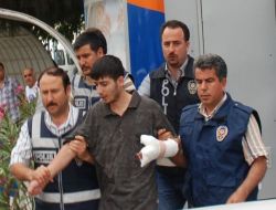 Silahla Yaraladığı Kişi Ölmeyince Hastanede Bıçakladı!