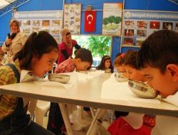 Miniklerin Gösterileri Velileri Duygulandırdı