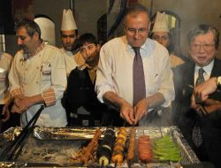 Gaziantep'te Japon Yılı Sloganı: Suşi Kebap El Ele, Yedi Düvele