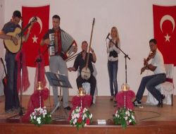 Edremit Lisesi'nin Şiir Dinletisi Beğeni Topladı