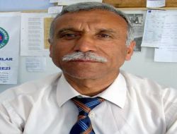 Mahallesinde Vefat Edenlerin Resimlerini Biriktiriyor