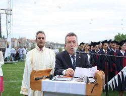 Karabük Üniversitesi'nde Mezuniyet Sevinci