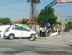 Balıkesir Bandırma'da Trafik Kazası: 3 Ölü, 2'si Ağır 3 Yaralı