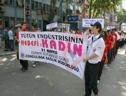 Sigarasız Bir Hayat İçin Trafiği Kesip Eylem Yaptılar