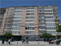 Güvenlik Önlemi Alınmadan Çatı Oluğu Değiştirilmesine Vatandaş Tepki Gösterdi