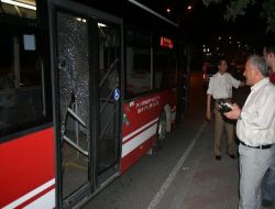 İzmir'de 3 Gün İçinde 3 Otobüs Taşlandı