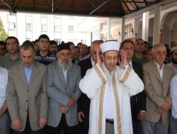 İsrail'in Saldırısında Hayatını Kaybedenler İçin Gıyabi Cenaze Namazı Kılındı