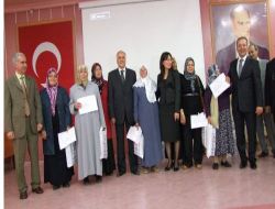 'ana Kız Okuldayız' Okuma-yazma Kursunu Tamamlayanlara Sertifika
