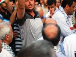 Miting'de Taşkınlık Çıkarmak İsteyen Gençlere Vatandaşlar Müsaade Etmedi