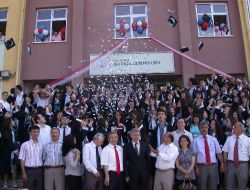 Beşikdüzü Anadolu Öğretmen Lisesi'nden Bu Yıl 172 Öğrenci Mezun Oldu