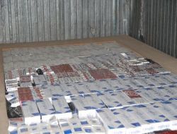 Viranşehir'de Suntaların İçinde Kaçak Sigara  Ele Geçirildi!