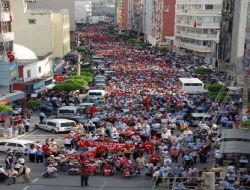 İskenderun'da Binlerce Kişi Yürüyüş Yaptı!