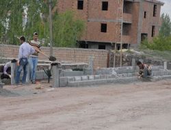 Doğubayazıt Belediyesi, 15 Yıldır Kullanılmayan Yolu Yapmaya Başladı