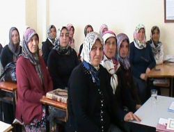 Zile'de 2009-2010 Bitirme Sınavında Başarılı Olan Kur'an Kursu Öğrencilerine Sertifika