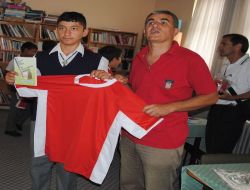 Sportif Etkinliklerde Başarılı Olan Öğrenciler, Kitap Ve Formayla Ödüllendirildi