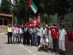 Edremitli Romanlar İsrail'i Kınama Yürüyüşü Düzenledi
