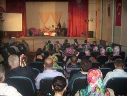 Görele İmam Hatip Lisesi'nin Sahnelediği 'bizim Aile' Adlı Tiyatro Beğeniyle İzlendi