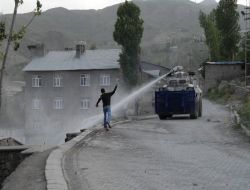 Hakkari'deki İzinsiz Gösteride 1 Kişi Gözaltına Alındı!