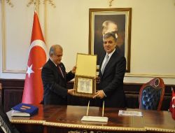 Yozgat Belediyesi, Cumhurbaşkanı Gül'e Fahri Hemşehrilik Beratı Verdi