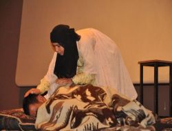 Batman'da Perdeler Türkçe Ve Kürtçe Açıldı