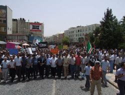 Cuma Cemaati İsrail'i Kınamak İçin Yürüdü