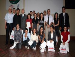 Eğitimdeki Başarıyı Öğrencilerin Sanat Yönünü Öne Çıkarmakta Buldu