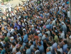 Cizre'de Bdp'lilerin Yürüyüşünde Çocuklar Kamu Binalarını Taşladı