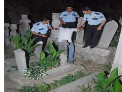 Cami Bahçesindeki Şüpheli Kişi Polisi Alarma Geçirdi