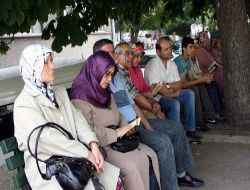 Sbs'de Öğrenciler İçeride Aileleri Dışarıda Ter Döktü