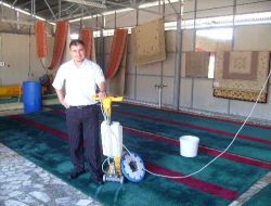 Halı Ve Araçları Yağmur Suyu İle Yıkıyor