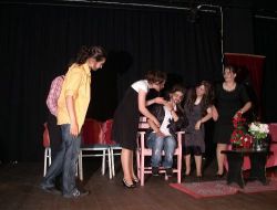 Öğrencilerin Sergilediği 'rumuz Goncagül' Oyun İzleyicilerden Tam Not Aldı