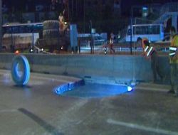 Bostancı'da Yol Çöktü; 7 Metre Derinliğinde Çukur Oluştu!