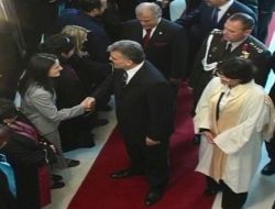 Gül, Kore geleneklerine göre müze gezdi!