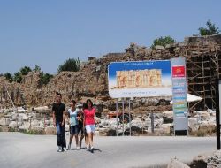 Anıtsal Çeşme Restorasyonunda Kayboldu Sanılan 40 Parça Roma Taşı Bulundu