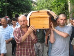 Dizideki İntihar Sahnesini Taklit Ederken Hayatını Kaybeden Küçük Onur Toprağa Verildi