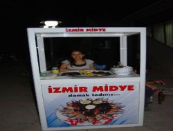 Batman'da Üniversiteli Üç Genç İş Bulamayınca Midyeciliğe Başladı