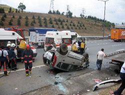 Taklalar Atan Araçtan Yola Savrulan Sürücü Ağır Yaralandı