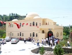 Köylüler İmece Usulü Cami Yaptı