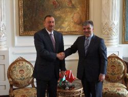 Cumhurbaşkanı Gül, Azeri Lider Aliyev İle Bir Araya Geldi!