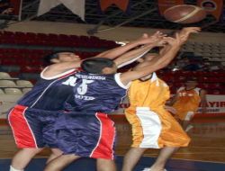 Önce Uyuşturucunun Zararlarını Dinliyor; Sonra Basket Maçına Çıkıyorlar!.