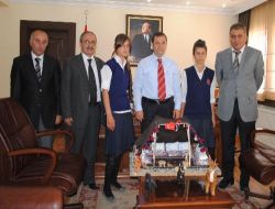 Vali Türker'e Yörük Çadırı Hediye Ettiler