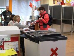 Hollanda'da Oy Verme İşlemi Başladı