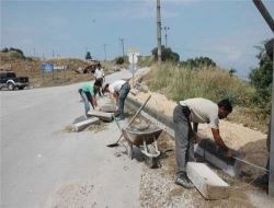 Gemlik Belediyesi, Kenar Mahallelerde Kaldırım Çalışması Başlattı
